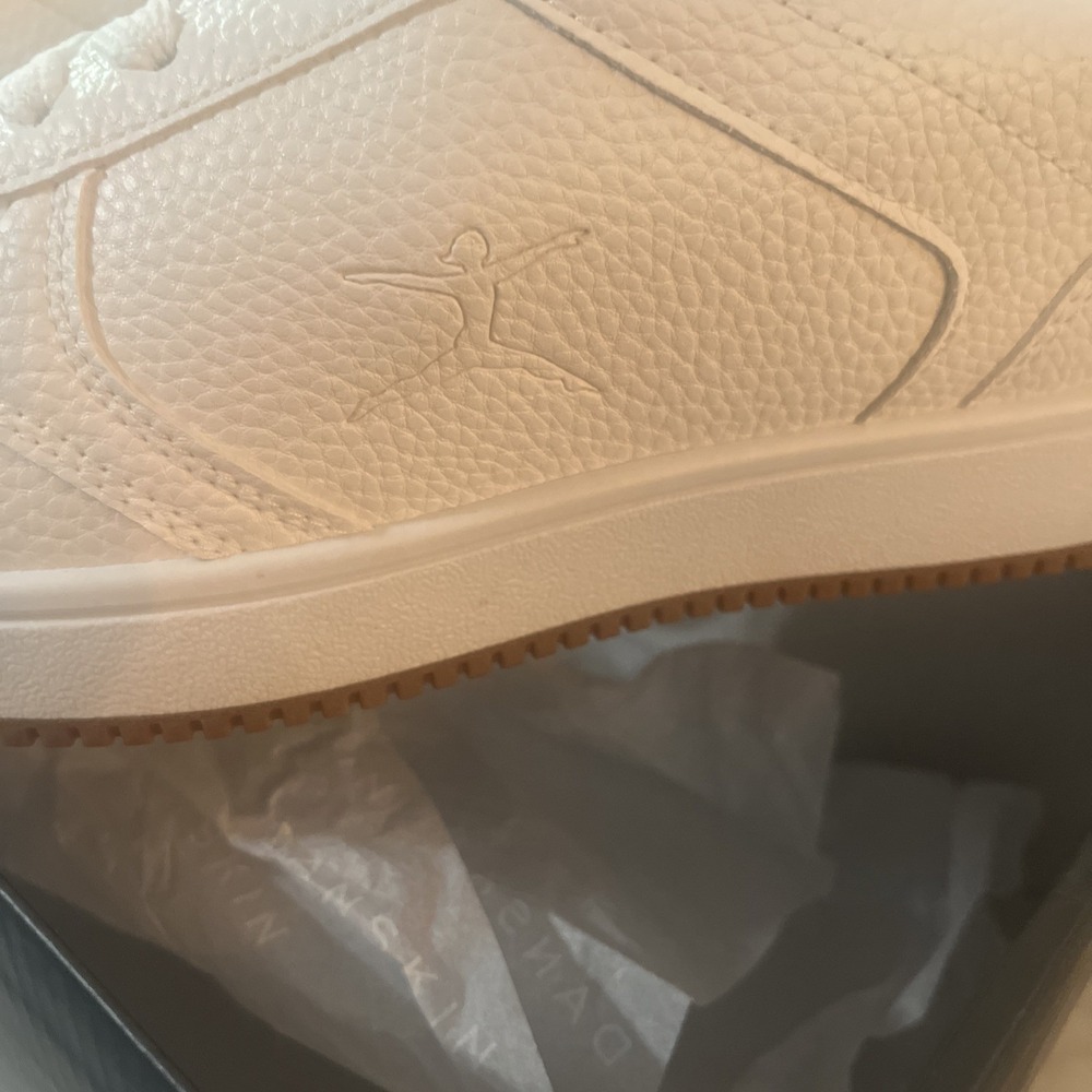 NIB DANSKIN 6.5 Women's‎ Sneakers - Plank Off-white/ Gum - Picture 5 of 9